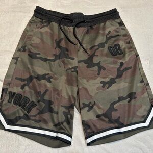 H&M Men's Camouflage Athletic Shorts - Green and Black